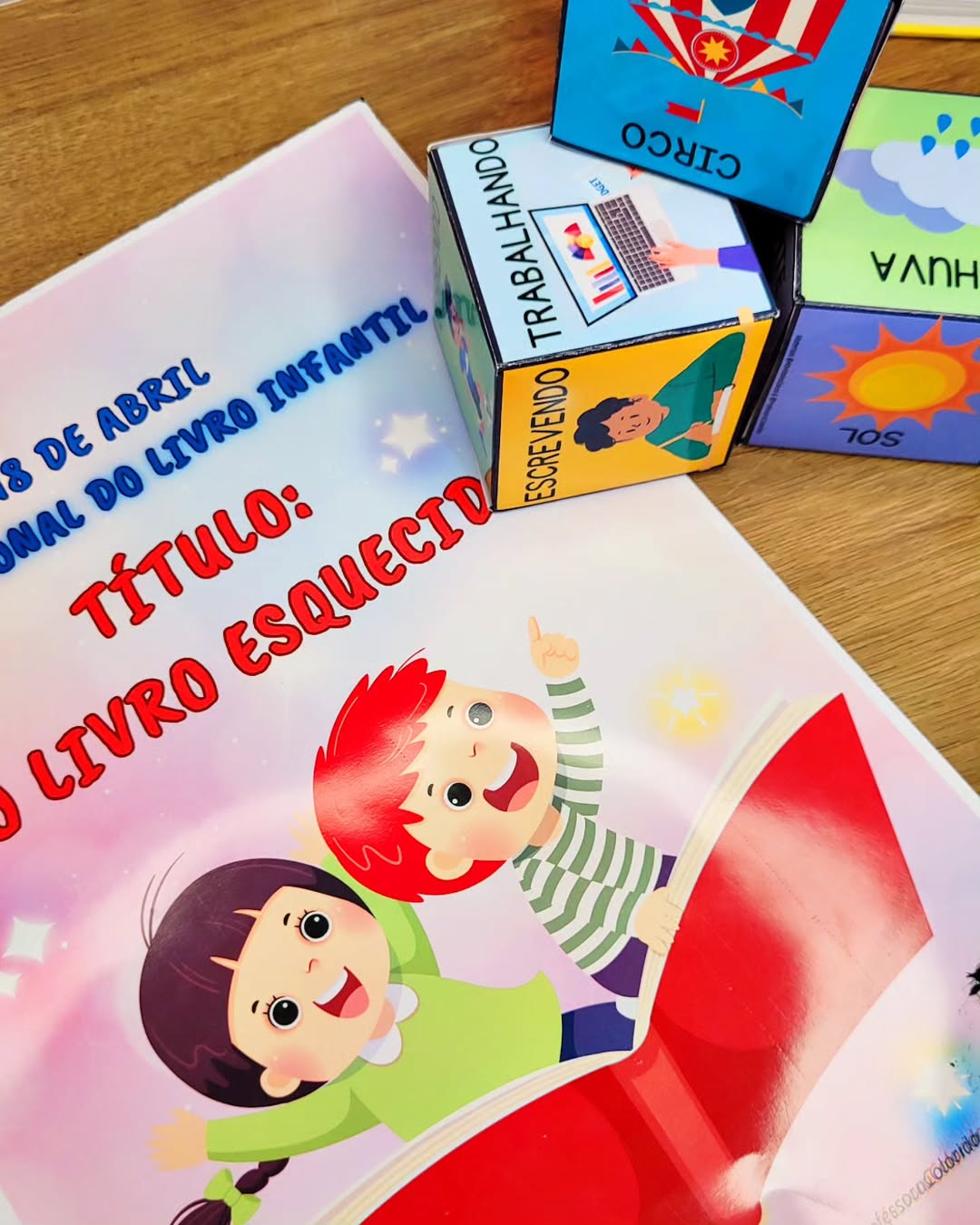 Produção de texto com dados para criar a história + atividades.