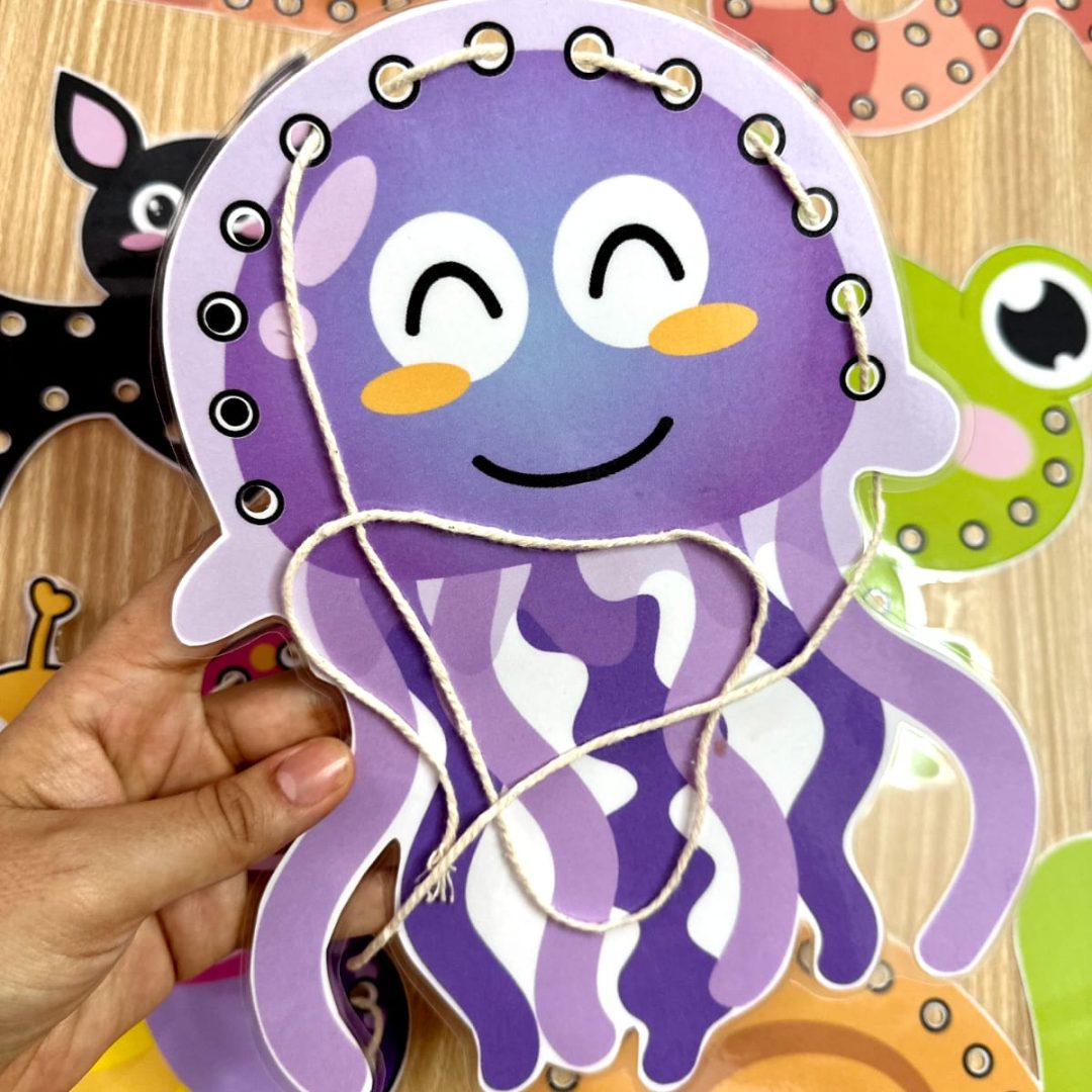 ALINHAVO DOS ANIMAIS: Atividade para trabalhar a COORDENAÇÃO MOTORA FINA na Educação Infantil